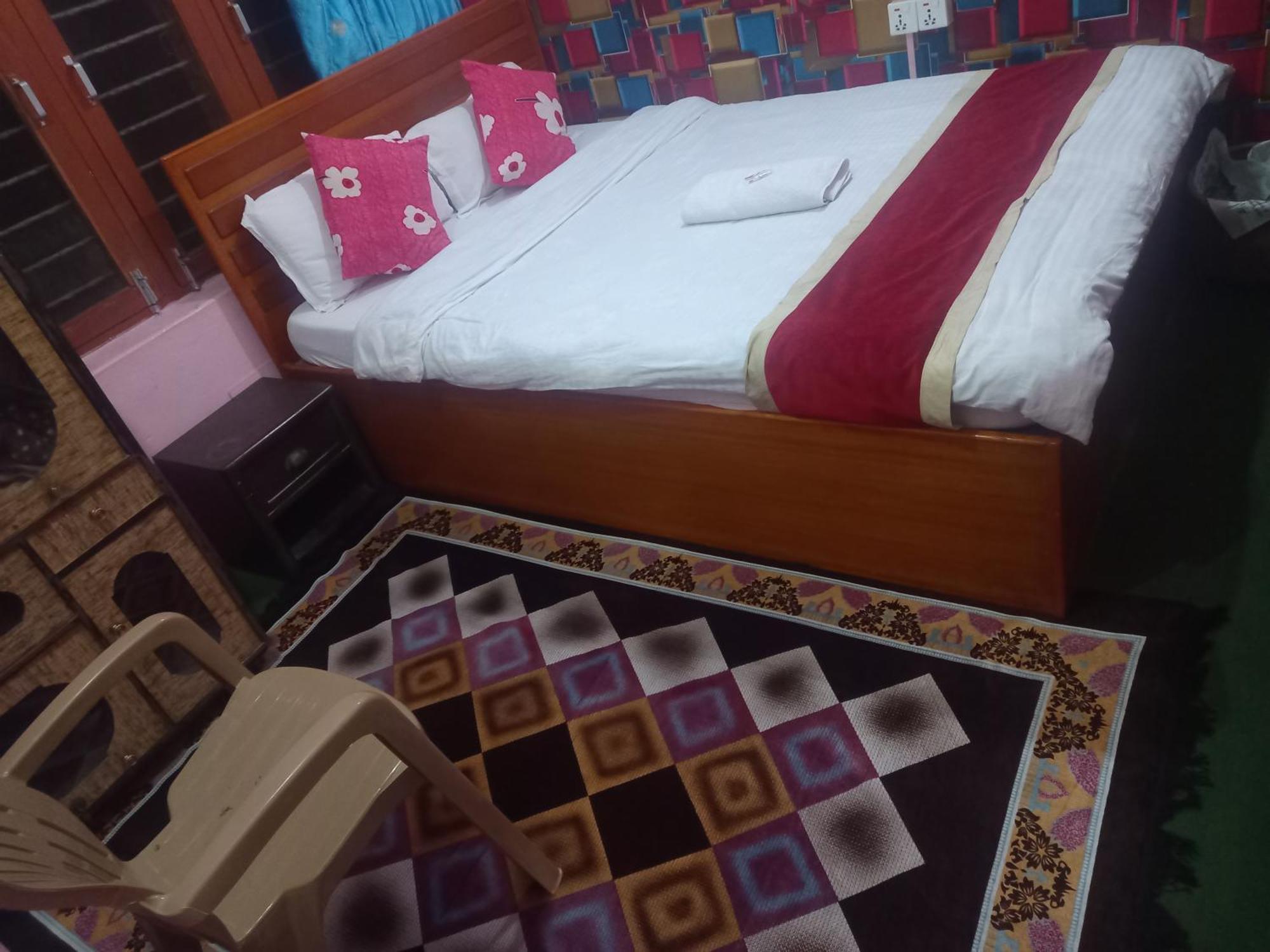 Galaxy Inn Guest House Pokhara Room photo